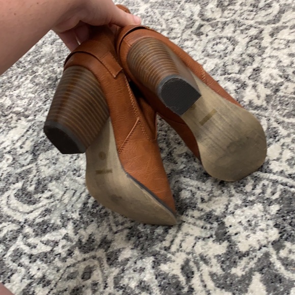 New Size 8 Brown Low Boots with Buckles Size 8 - Picture 6 of 9